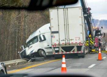 Jackknife Truck Accidents - The Lanier Law Firm